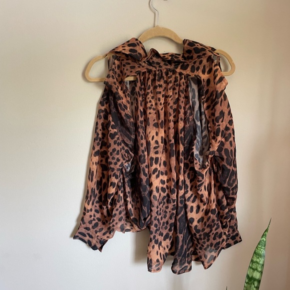 UNIF | Cold Shoulder Semi-Sheer Blouse - Picture 4 of 4